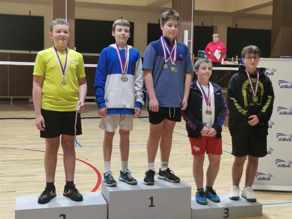 David Hrdlička při vyhlášení kategorie U13 čtyřhře chlapců.